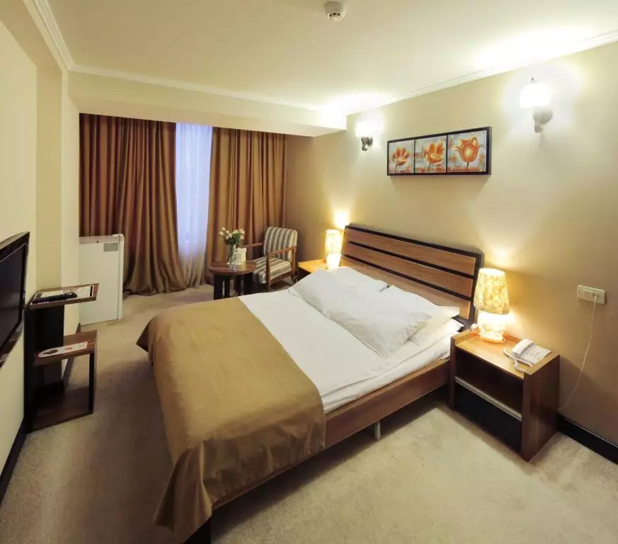 New Nairi Hotel